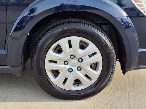 Used 2020 Dodge Journey SE w/ SE Popular Equipment Group image 9