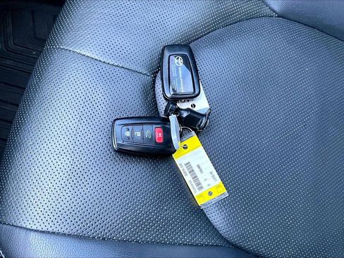 Used 2021 Toyota Highlander Limited FWD image 34