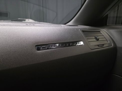 Used 2010 Dodge Challenger R/T RWD image 8