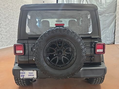 Used 2021 Jeep Wrangler Sport image 5