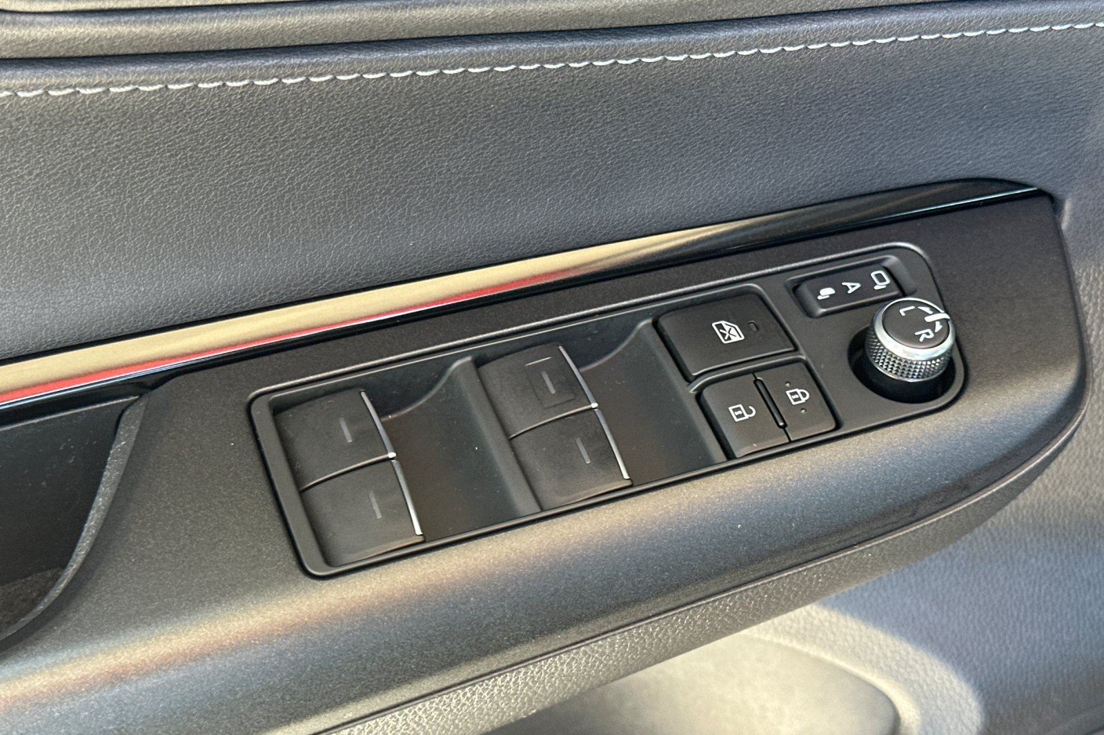 Certified 2024 Toyota Venza LE AWD/4WD image 14