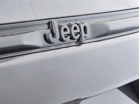 New 2025 Jeep Grand Cherokee Limited image 15