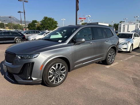 Used 2021 Cadillac XT6 Sport w/ Platinum Package AWD/4WD image 2