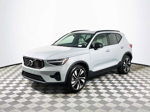 Used 2025 Volvo XC40 B5 Ultra w/ Protection Package image 3