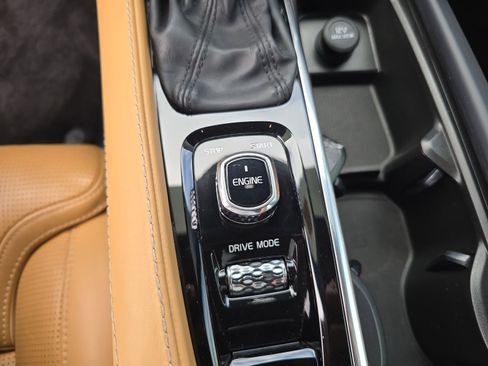 Used 2017 Volvo S90 T6 Inscription w/ Vision Package image 27