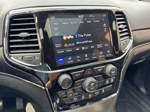 Used 2022 Jeep Grand Cherokee Limited image 18