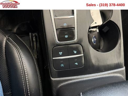 Used 2022 Ford Escape Titanium image 15