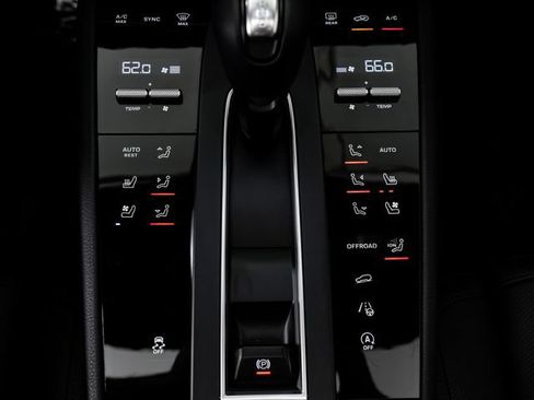 Certified 2026 Porsche Macan AWD/4WD image 21