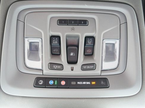 Used 2022 GMC Sierra 1500 SLT w/ SLT Convenience Package AWD/4WD image 32