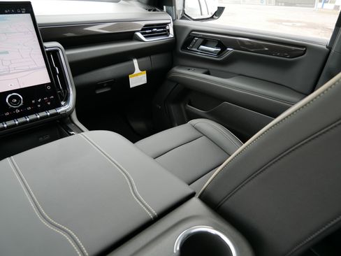 New 2026 GMC Yukon XL Elevation w/ Elevation Premium Package AWD/4WD image 15