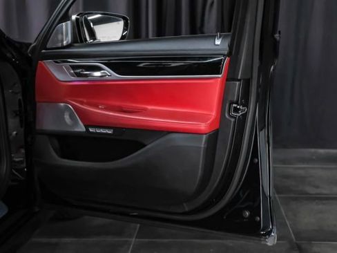 Used 2018 BMW M760i xDrive image 48