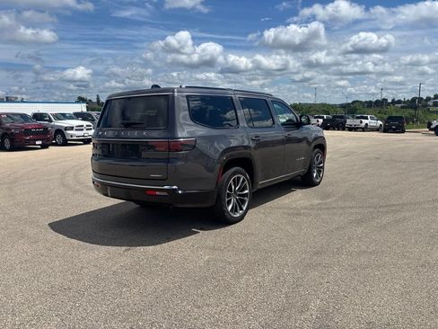Used 2024 Jeep Wagoneer Series III w/ Premium Group I AWD/4WD image 5
