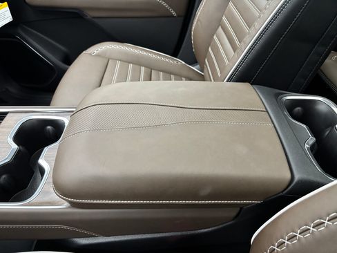 New 2026 GMC Acadia Denali Ultimate w/ LPO, Floor Liner Package AWD/4WD image 35