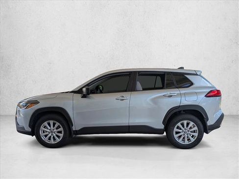 Used 2022 Toyota Corolla Cross L FWD image 2