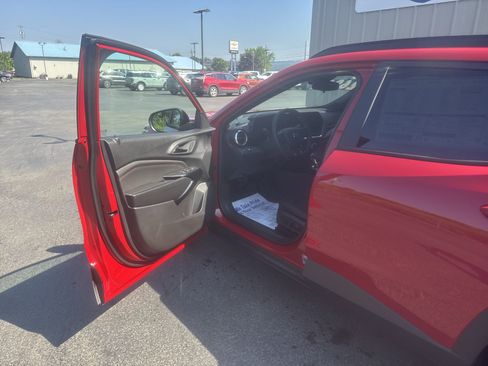 New 2026 Chevrolet Trax RS w/ Driver Confidence Package FWD image 9