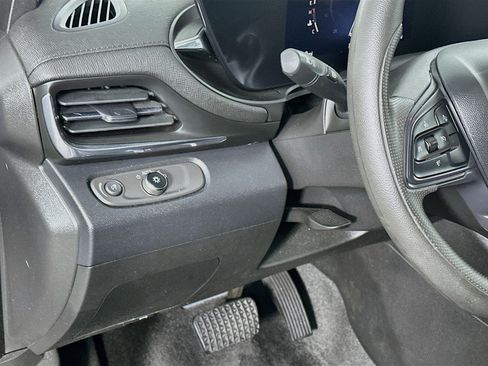Used 2025 Buick Envista Preferred w/ Advanced Safety Package FWD image 17