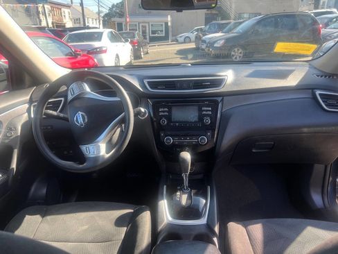 Used 2016 Nissan Rogue SV w/ SV Moonroof Package image 10