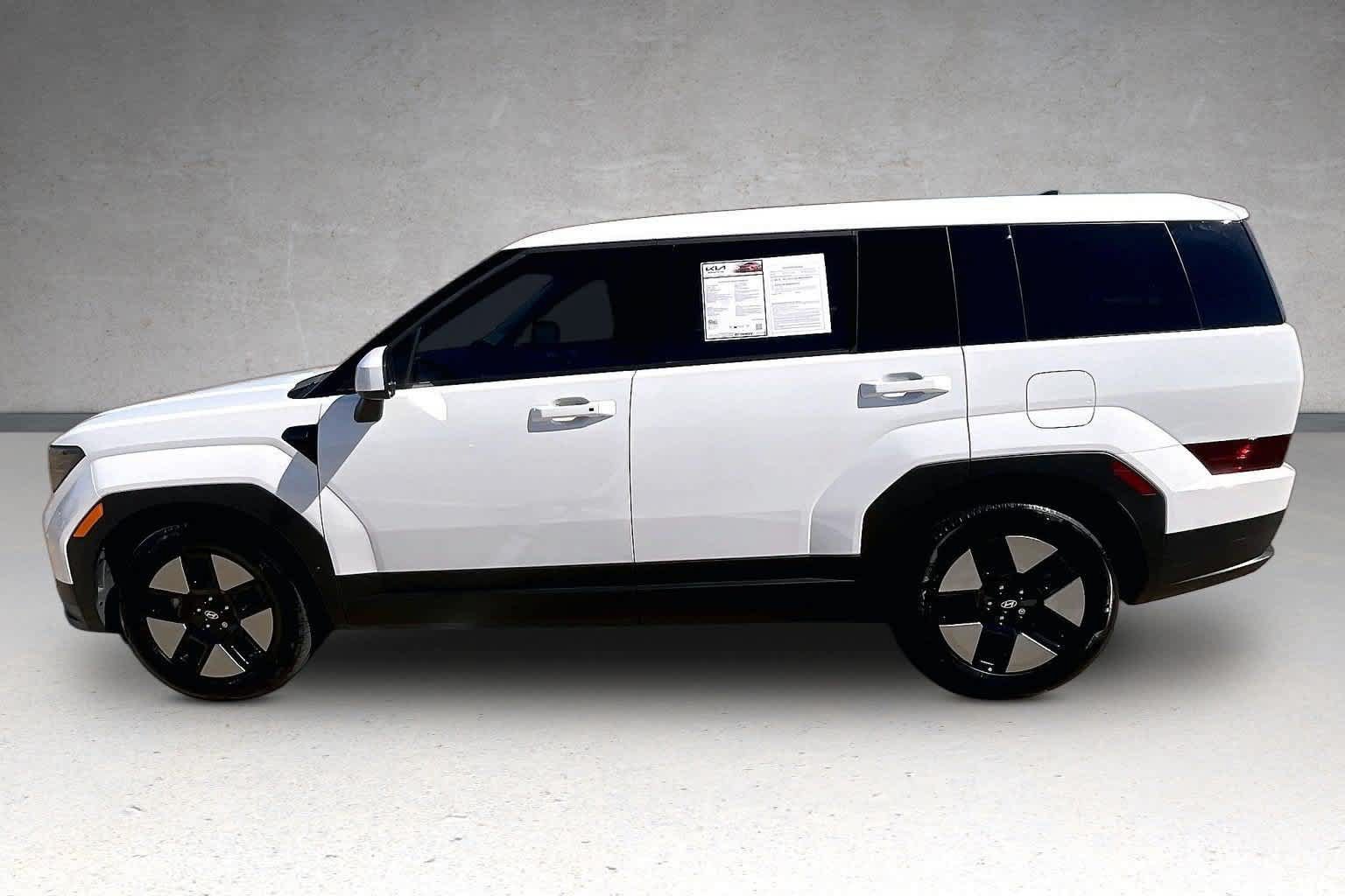 Used 2026 Hyundai Santa Fe SE FWD image 3