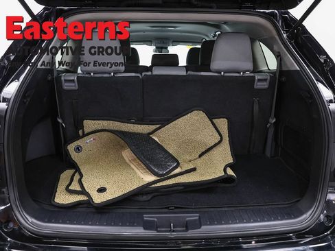 Used 2021 Toyota Highlander L AWD/4WD image 9