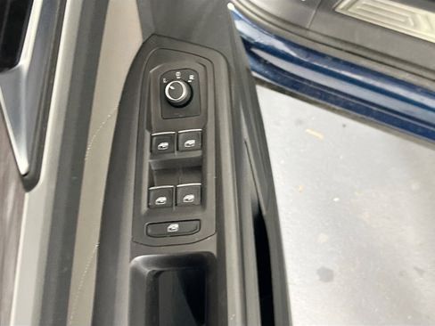 Used 2022 Volkswagen Atlas Cross Sport SE image 17