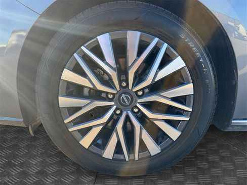 Used 2024 Nissan Altima 2.5 SV image 14