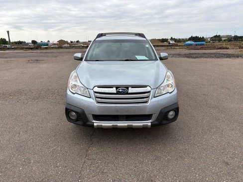 Used 2013 Subaru Outback 3.6R Limited w/ Moonroof Pkg AWD/4WD image 2