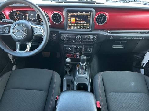 Used 2023 Jeep Wrangler Unlimited Rubicon image 3