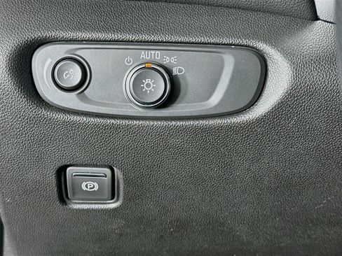Used 2025 Chevrolet Blazer LT FWD image 16