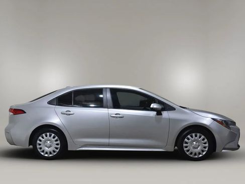 Used 2024 Toyota Corolla LE image 4