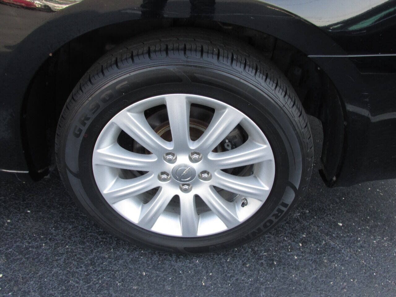 Used 2013 Chrysler 200 Touring FWD image 26