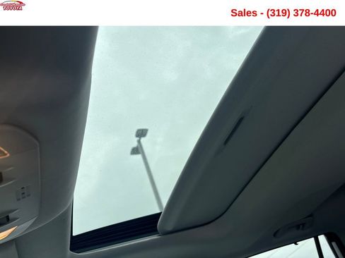 Used 2022 Toyota Highlander XLE AWD/4WD image 20