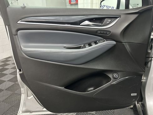 Used 2022 Buick Enclave Premium image 18