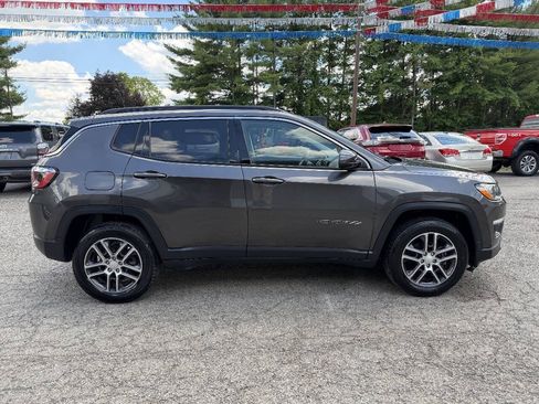 Used 2018 Jeep Compass Latitude w/ Cold Weather Group AWD/4WD image 4