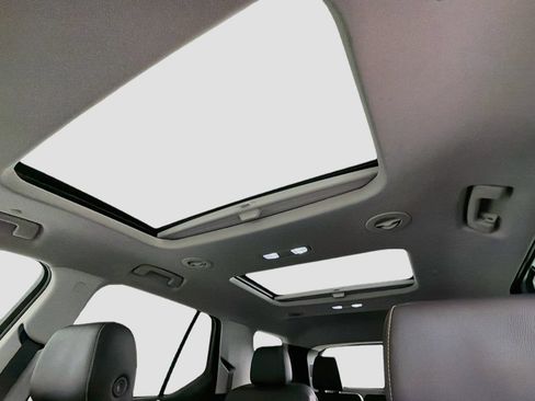 Used 2021 Chevrolet Traverse Premier w/ Redline Edition AWD/4WD image 22
