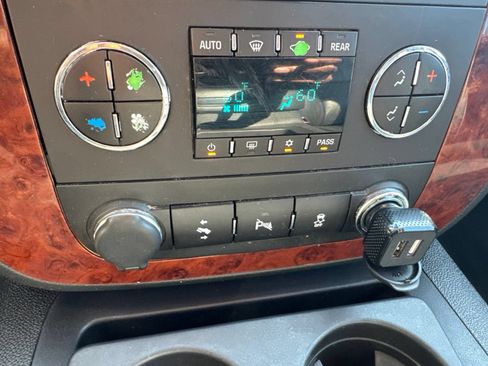 Used 2014 Chevrolet Tahoe LT RWD image 19