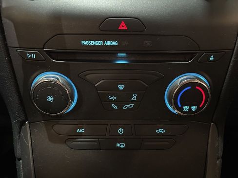 Used 2016 Ford Edge SE image 21