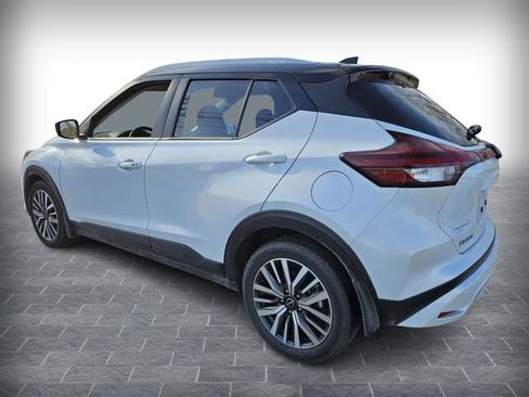 Used 2023 Nissan Kicks SV image 5
