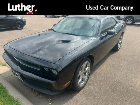 Used 2014 Dodge Challenger SXT w/ Super Sport Group (SS/T) RWD image 1