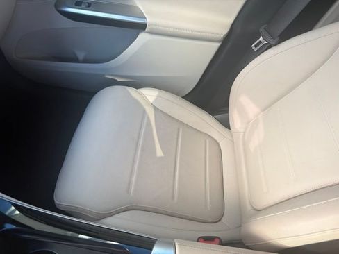 Used 2024 Mercedes-Benz GLC 300 image 6
