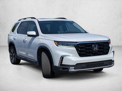 Certified 2023 Honda Pilot Elite image 3