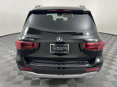 Used 2025 Mercedes-Benz GLB 250 4MATIC image 11