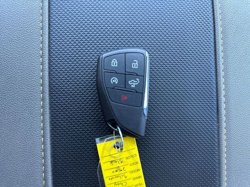 Used 2025 Chevrolet Silverado 2500 ZR2 w/ Technology Package image 28