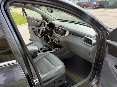 Used 2016 Kia Sorento EX image 23