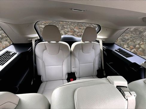Used 2021 Volvo XC90 T6 Momentum w/ Protection Package Premier AWD/4WD image 25