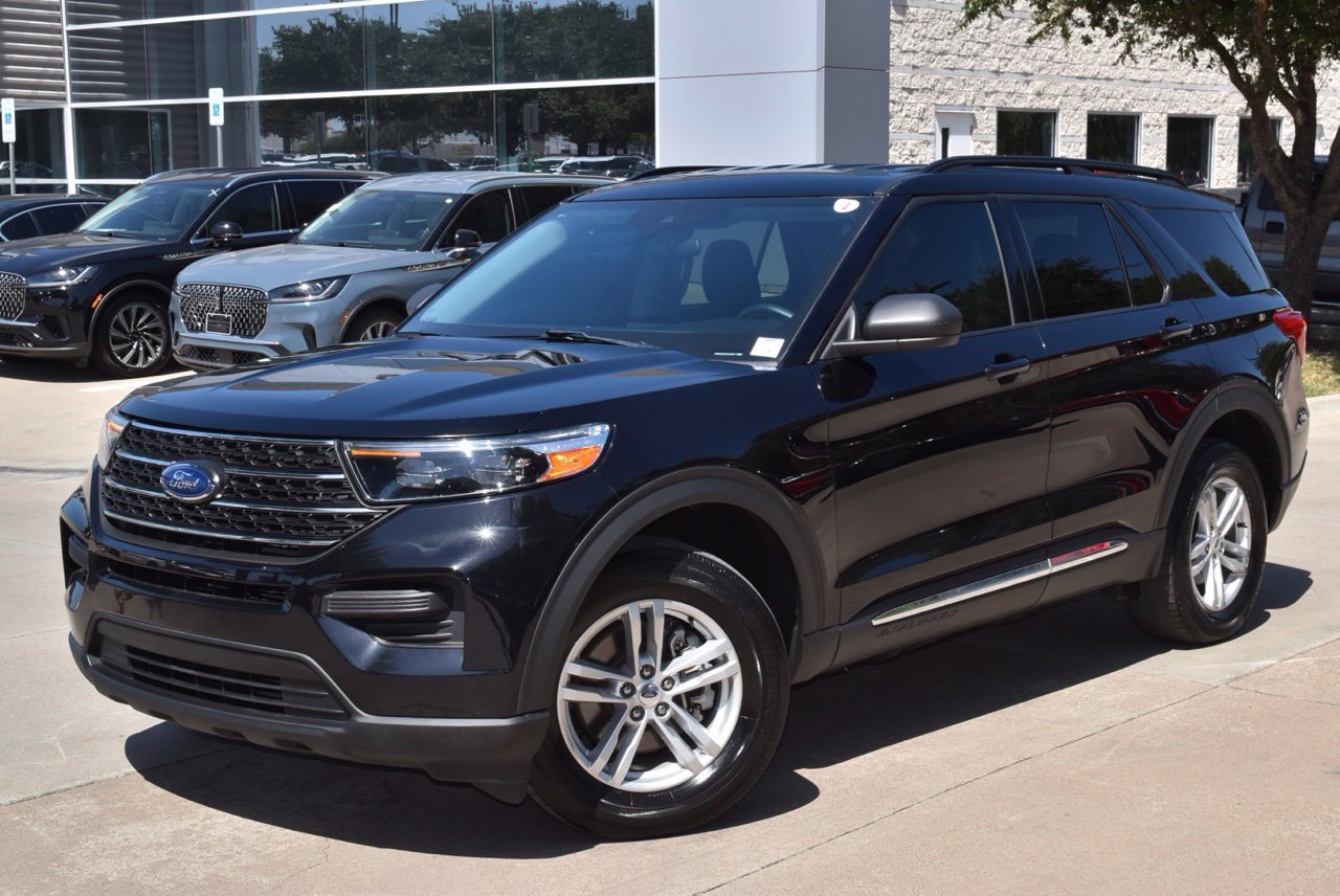 Used 2023 Ford Explorer XLT AWD/4WD image 39