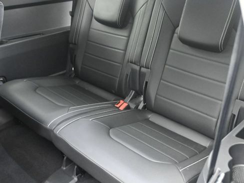Used 2025 Volkswagen Atlas SEL AWD/4WD image 23