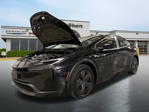 Used 2025 Toyota Prius LE image 15