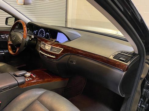 Used 2010 Mercedes-Benz S 550 4MATIC image 24