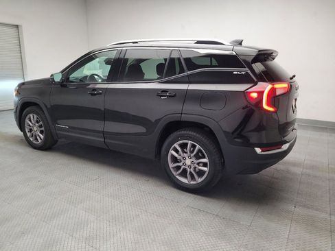 Used 2024 GMC Terrain SLT image 3