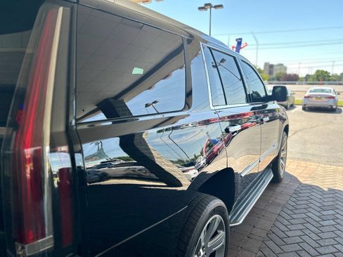 Used 2017 Cadillac Escalade Luxury AWD/4WD image 12